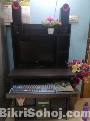 Computer table